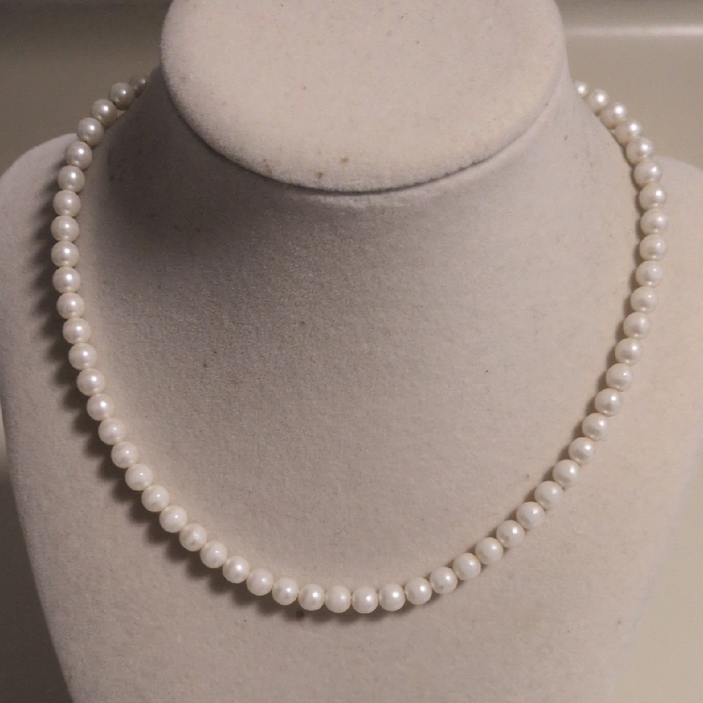 Napier Vintage Classic White Bead Necklace‎